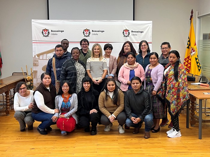 Hizkuntza gutxietuetako komunitateetako ordezkarieei harrera egin die Beasaingo Udalak
