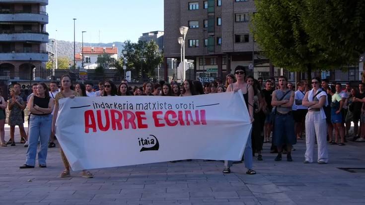 CAFen gertatutako eraso matxista salatzeko elkarretaratzea egin zuen Itaiak