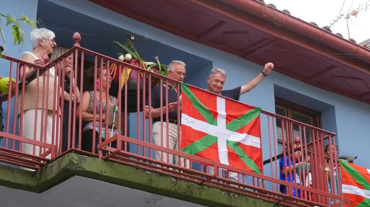 Segura Irratiaren pregoiak eman zien hasiera San Joan jaiei, hedabidearen 70. urteurrenean