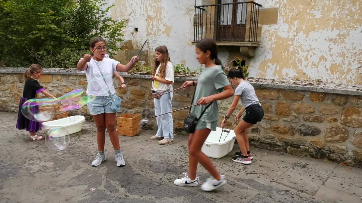 Jolasak, barreak eta dibertsioa nagusi izan dira Zegamako txikitxoentzat