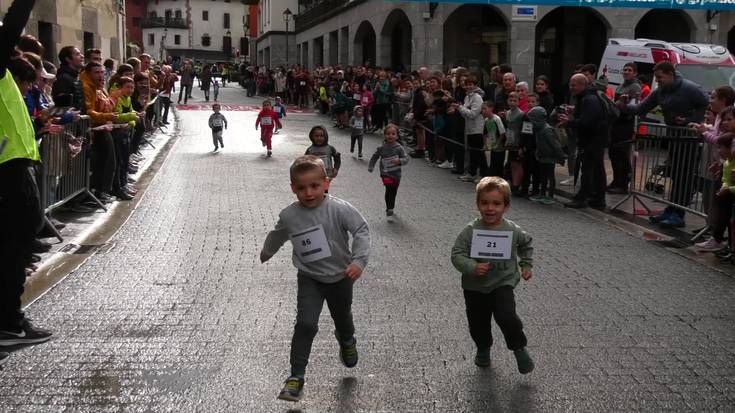 Gaztetxoek ere hartu zuten parte Ataungo 3 Auzoetako Korrikaldian