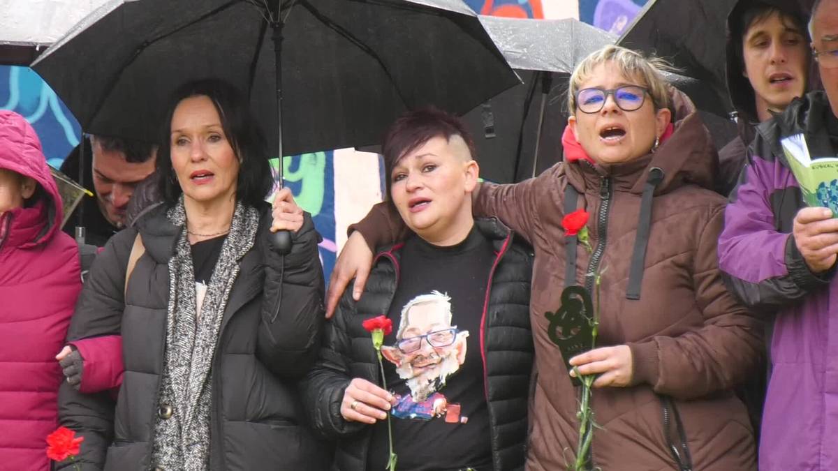 "Laino ilunak daude mundu osoan zehar, baina Erramunek argitzen digu bidea eta guk bide horretan segituko dugu"