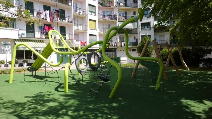 Erabilgarri dago Otegieneako jolas parke berritua