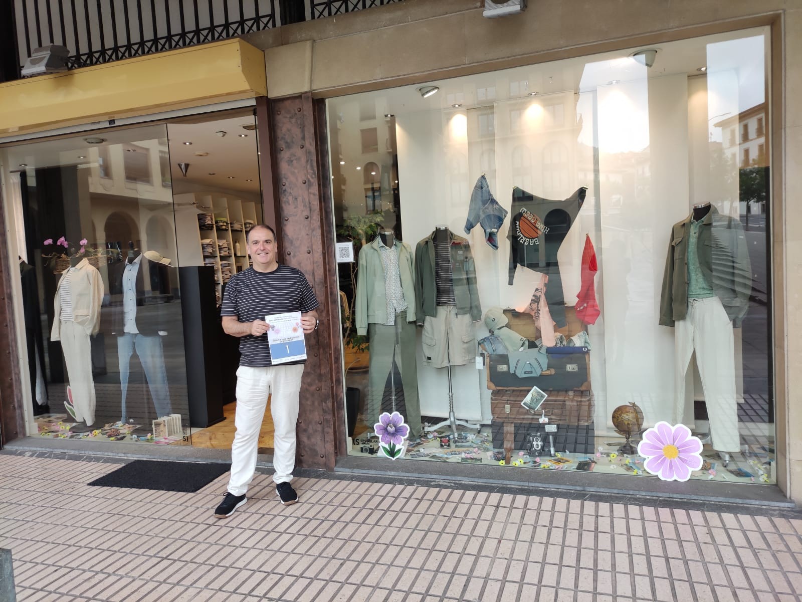 Porfirio Fernández-ek lehen saria eta 300 euroko erosketa-balea jaso ditu Erakusleiho Lehiaketan