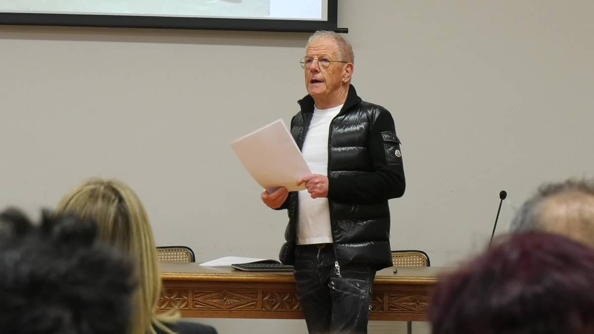 Ehun urteko bizipenak bildu ditu Juantxo Unanua Artolainek 'Astearteko azokak mendea bete du' liburuan