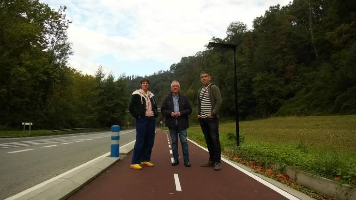 Eguzki-farolak jarri ditute Ikaztegieta eta Legorreta lotzen dituen bidegorrian