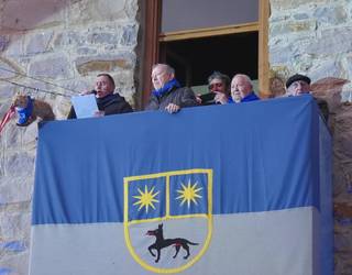 Atxurbide Elkarteak eman du pregoia Idiazabalgo Axariaren jaitsieran