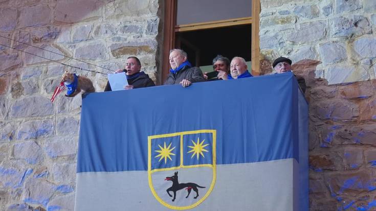 Atxurbide Elkarteak eman du pregoia Idiazabalgo Axariaren jaitsieran