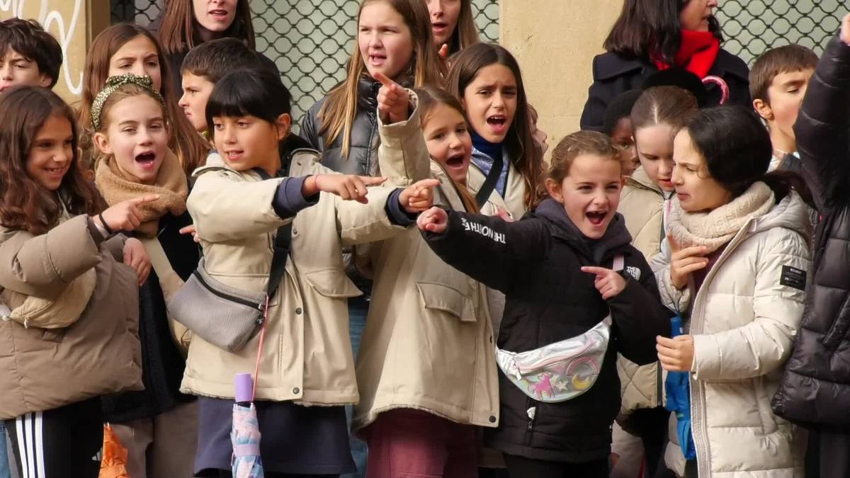 Euskararen Egunak dantzan jarri ditu Ordiziako ikastetxeetako umeak