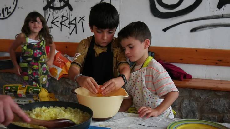 Patata tortilla lehiaketa berreskuratu dute aurtengo San Migel jaietan