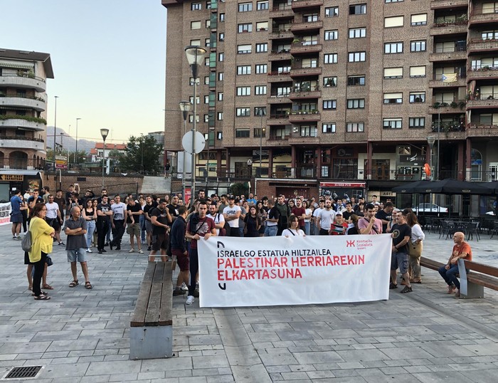 Goierriko Kontseilu Sozialistak Palestinari elkartasuna adierazteko elkarretaratzea egin du Beasainen