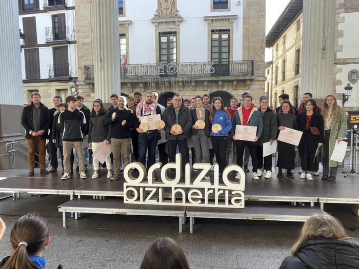 Asier Alvarez de Eulate, Ane Gonzalez, Eskubaloi taldea eta Patxi Etxeberria izan dira sarituak