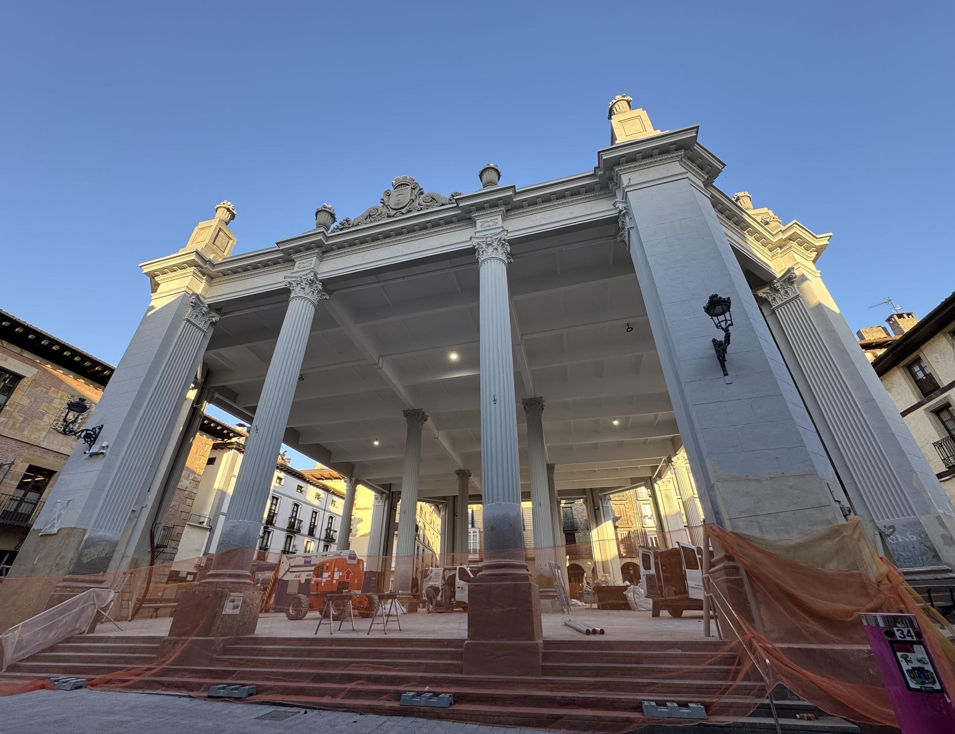 Plaza Nagusia, Eguberrietako azoka berezirako prest