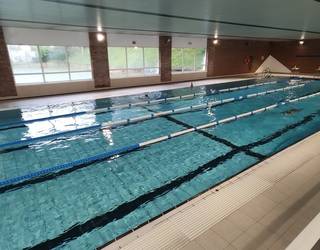 Lazkaoko Joxemiel Barandiaran Kiroldegiko igerilekua itxita egongo da uztailaren 14tik 21era