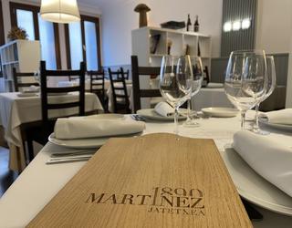 2 lagunentzako otordua Martinez jatetxean