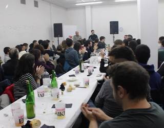 Goierriko Zentro sozialistaren urteurrena ospatzeko euskararen inguruko mahai-ingurua eta bertso afaria egin zuten