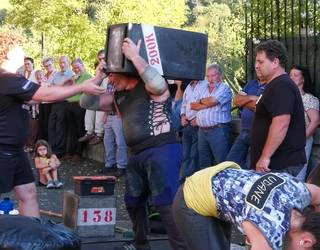 Urtero legez, festei agur esateko herri kirolak egin zituzten Altzagan