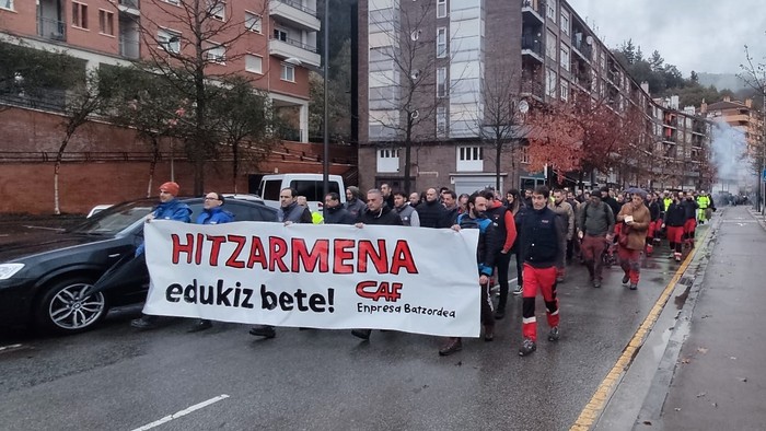 CAFeko lantegiak 5 orduz itxi dituzte hitzarmenaren negoziaketa eskatzeko