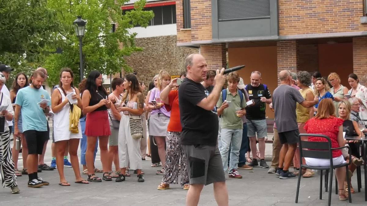 Bentazarreko Mutiko Alaiek herriko kaleak musikaz bete zituzten