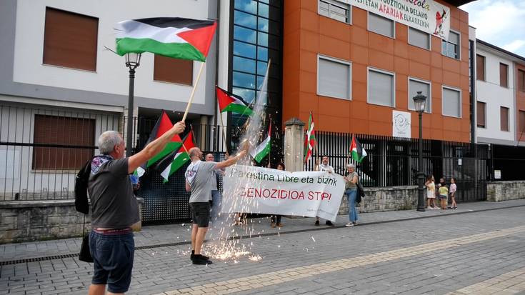 Palestinako genozidioa salatu zuten Lazkaoko Txoznetako txupinazoan
