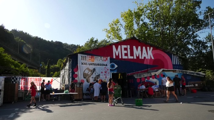 Poesia eta bertsoak Beasaingo Melmak Gaztetxean, Euskararen Eguna ospatzeko