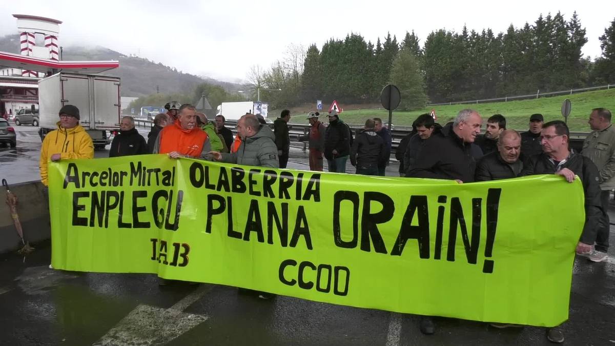 ArcelorMittal-eko langileek lanuztea egin dute enplegu plana eskatuz