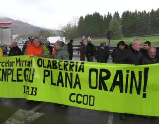 ArcelorMittal-eko langileek lanuztea egin dute enplegu plana eskatuz