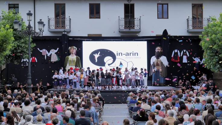 Dantzan Herria! Oinarin Dantza Taldearen 60. urteurreneko emanaldia