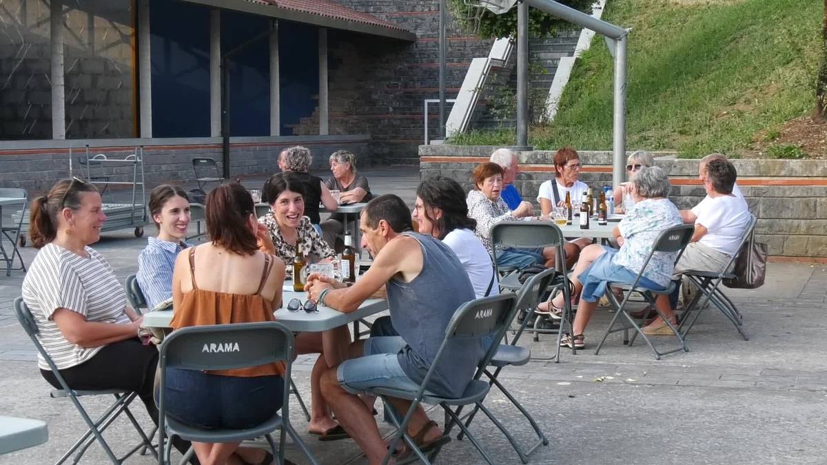 Garagardo Azoka ospatu dute Araman, giro ederrean