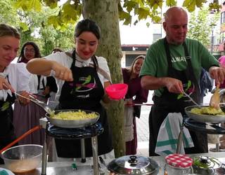 Tortillak prestatzeko astia ere izan zuten San Migeletan