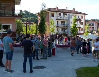 Auzotarrak batuta ospatu zuten Gurutze Berriren inaugurazioa