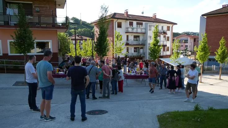 Auzotarrak batuta ospatu zuten Gurutze Berriren inaugurazioa