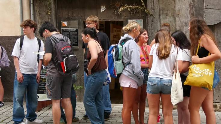 Ateak Ireki egitasmoan parte hartzen ari diren euskal diasporako gazteak Goierrin dira