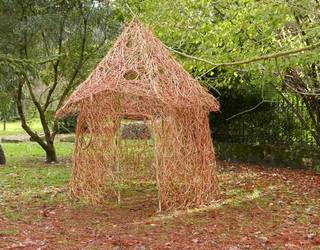 Emakumeen elkargune eta babesleku sinboliko bat eraiki dute Idiazabalen