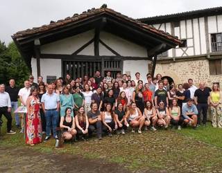 Euskal kulturan murgiltzeko bidaia hasi dute Ateak Ireki programako 50 gaztek