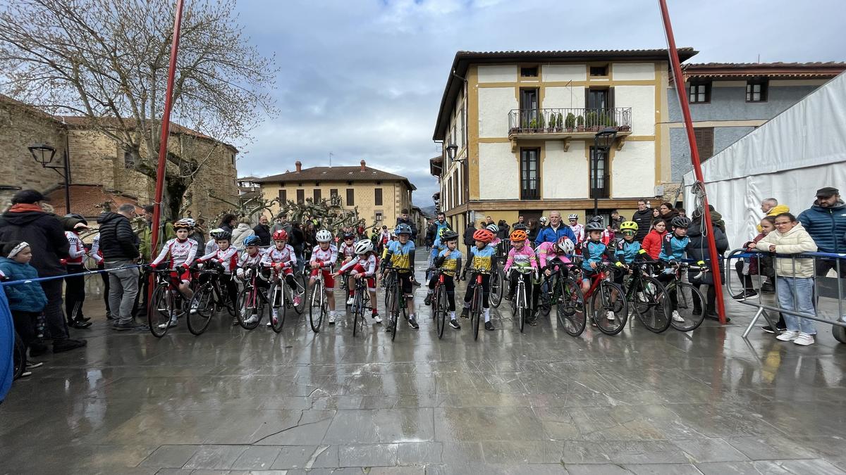 Eskolarteko lasterketak eta Bizikleta Festa larunbatean