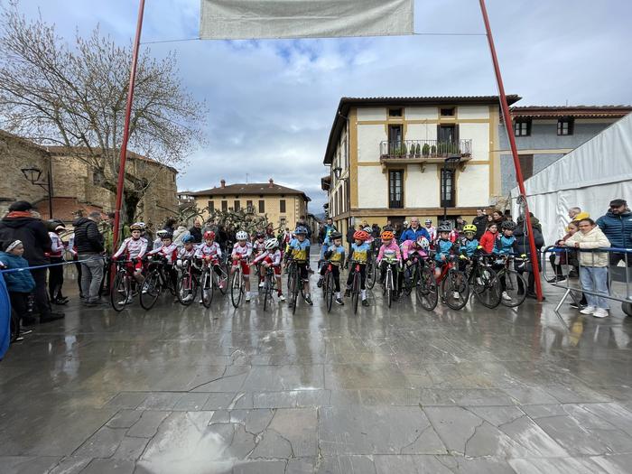 Eskolarteko lasterketak eta Bizikleta Festa larunbatean