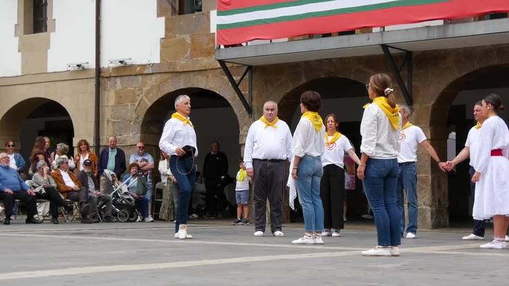 San Prudentzio egunean, agintarien sokadantzak hartu du plaza