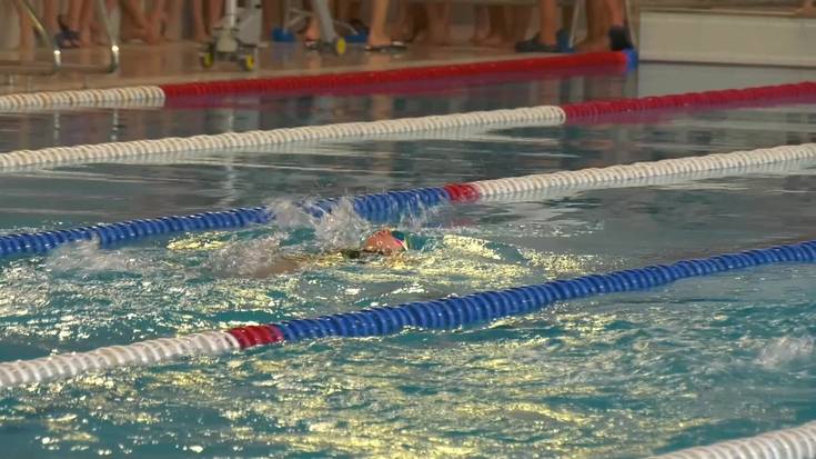 Benjamin eta alebinen igeriketa txapelketa Joxemiel Barandiaran Kiroldegian