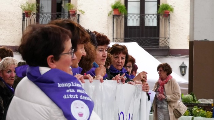Kimetzek emakumeen aurkako indarkeria salatzeko elkarretaratzea deitu du ostegunean.