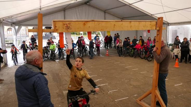 Gaztetxoenek trebezia erakutsi zuten berreskuratutako zinta karreran