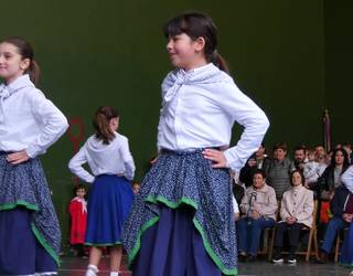 Dantza izan zen protagonista Azintzio Eguneko euskal erromerian