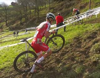 Maila altuarekin eta ibilbide gogorrarekin itzuli zen ziklo-krosa Ataunera