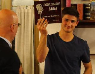 Bi goierritar Osinalde bertsolari gazteen sariketako partaideen artean