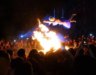 Mariren jaitsierarekin batera festa lehertu zen Beasainen