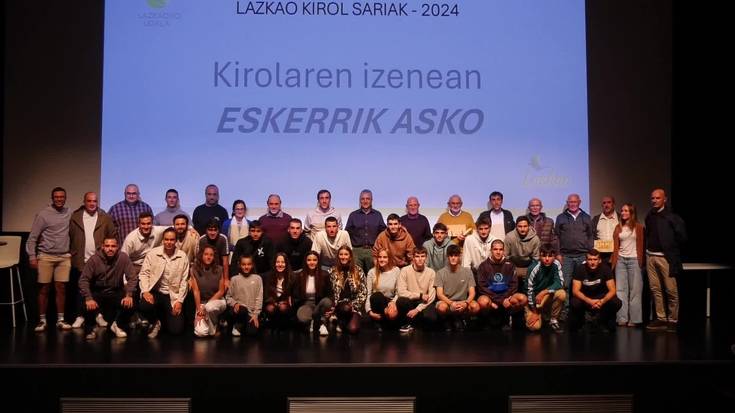 Lazkaoko kirolari eta erakundeek merezitako errekonozimendua jaso zuten lehen Kirol Sarietan