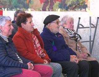 Gerriko liburu dendaren sortzaileak omendu zituzten Liburu eta Disko Azokan