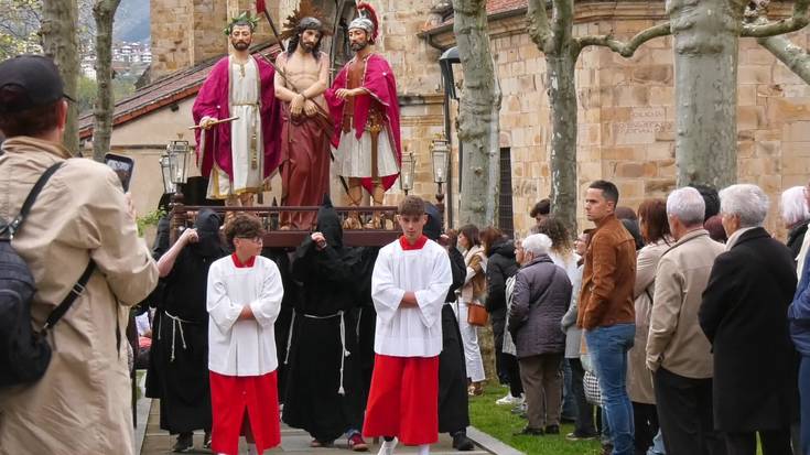 Ostiral Santuko prozesioa egin dute Seguran