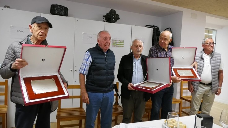 Urteetako konpromisoa aitortu die Nagusilanek bost boluntariori