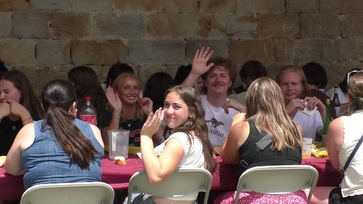 2026ko Ateak Ireki ekimenerako Ipar Amerikako gazteak etxean hartu nahi dituzten familiek izena eman dezakete dagoeneko